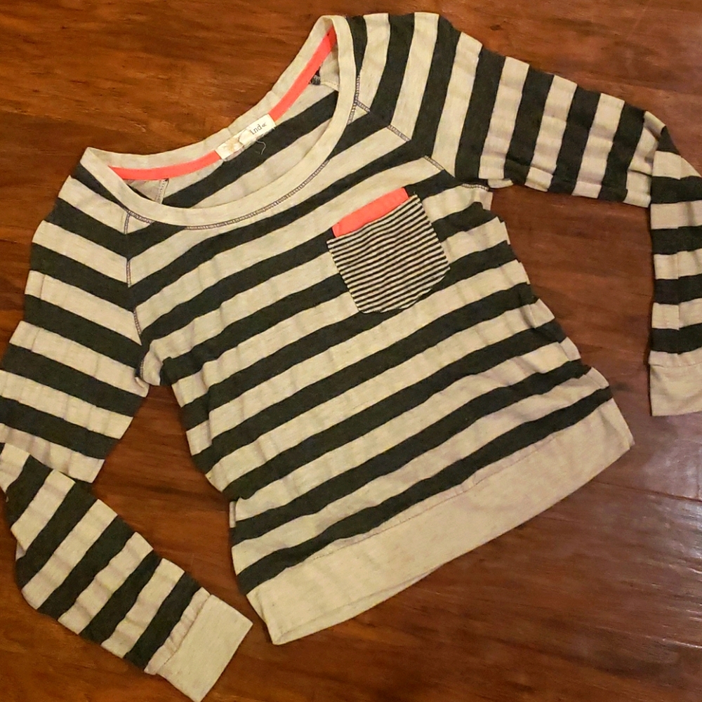 Women's Rewind long sleeve pocket tee sz med
